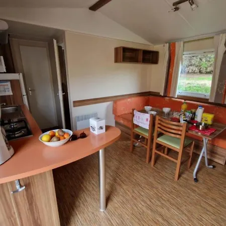 Campingplads Mobil 6 Pers. Avec Terrasse - Api-1-52-1300 Saint-Geniez-dʼOlt