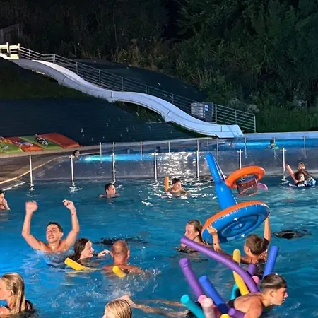 Mobil 6 Pers. Avec Terrasse - Api-1-52-1300 Campingplads *