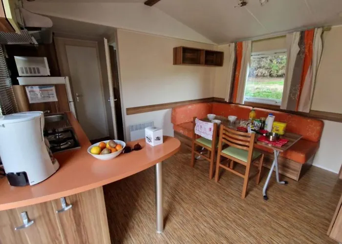 Campingplads Mobil 6 Pers. Avec Terrasse - Api-1-52-1300 Saint-Geniez-dʼOlt